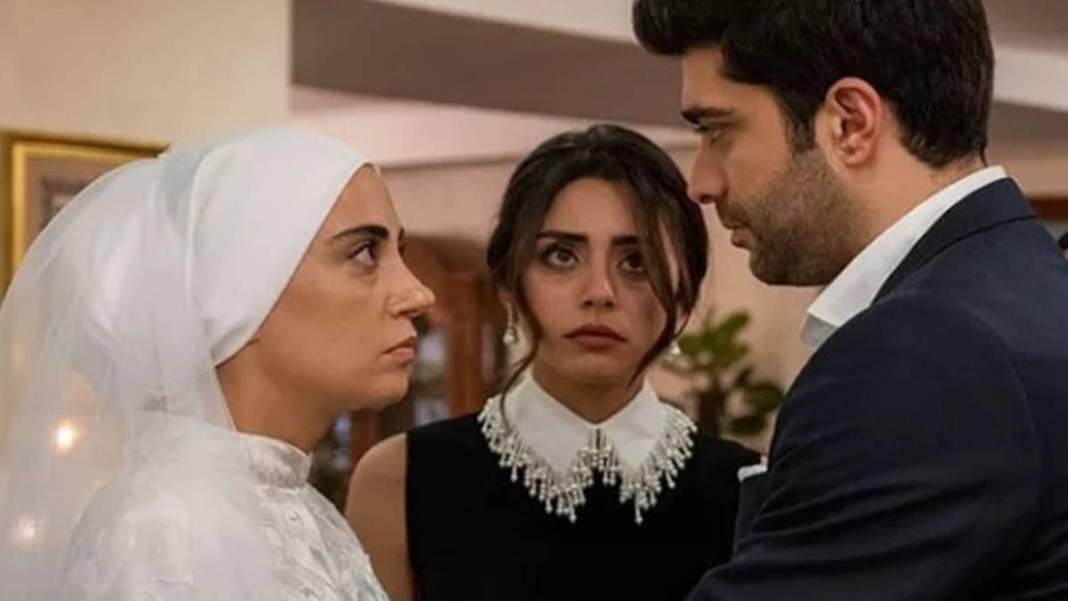 Kızılcık Şerbeti'nde Esra Ezmeci sürprizi! O sahneyi kimse fark etmedi ama... Görenler gözlerine inanamadı 1